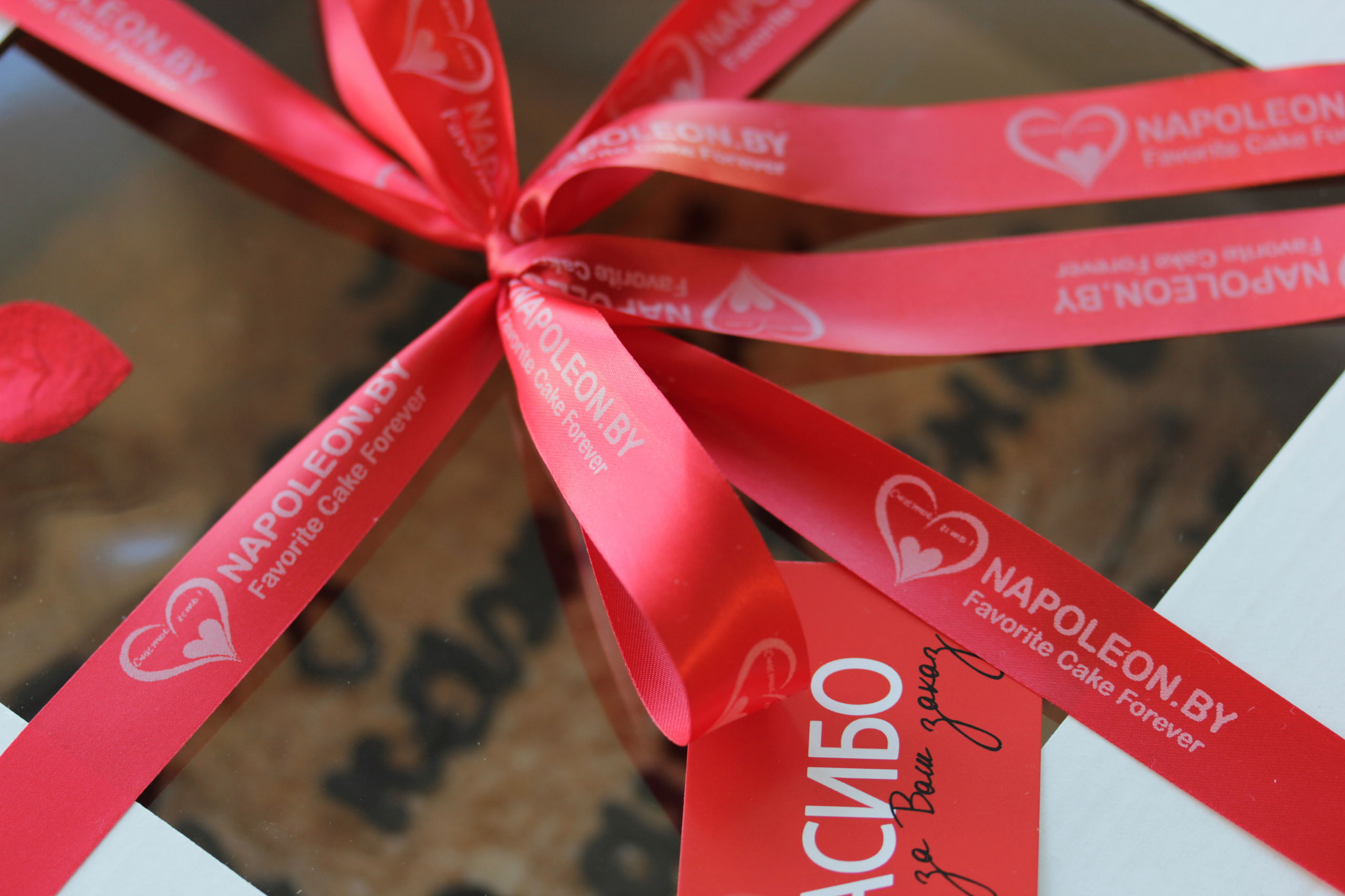 How to send a premium cake and cultural gift to Minsk